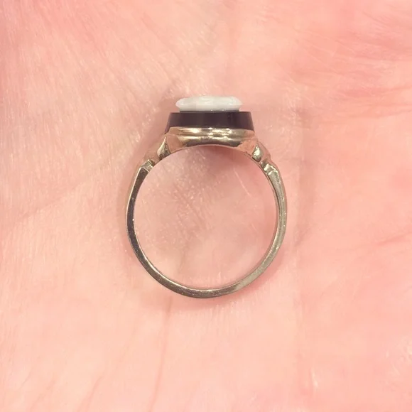 Vintage 10K Black Cameo Ring: Onyx Carved White Shell Ladies Size 6.25 Solitaire